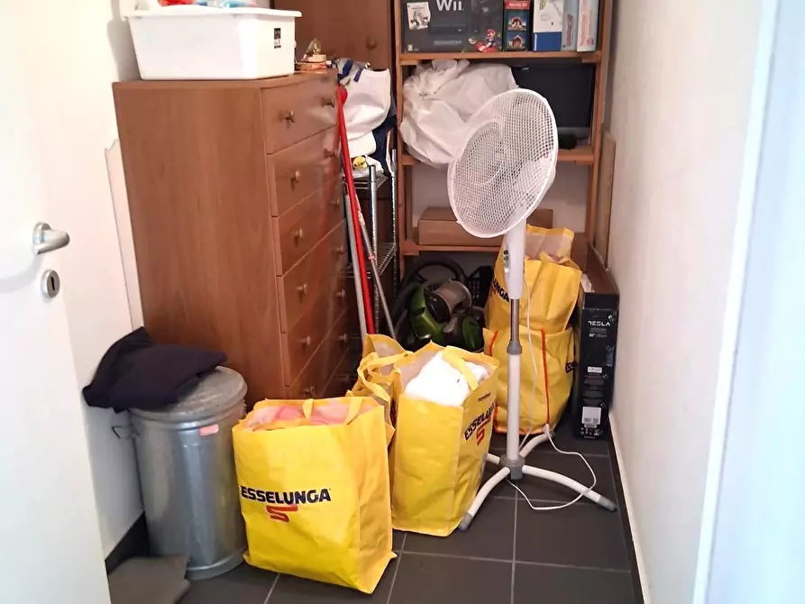 Immagine 14 di Appartamento in vendita  a Lucca