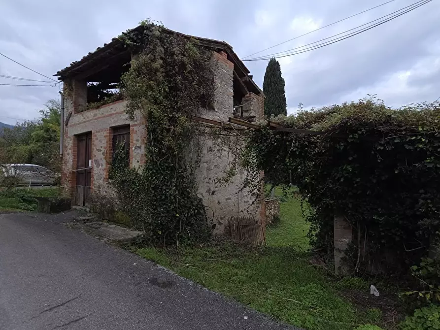 Immagine 8 di Deposito in vendita  a Capannori