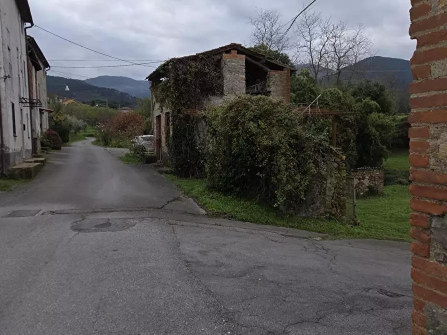 Immagine 7 di Deposito in vendita  a Capannori