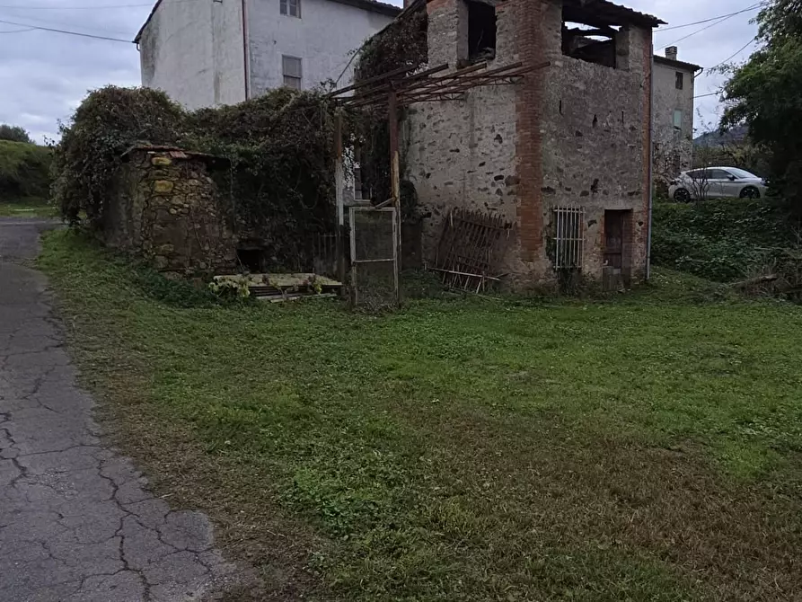 Immagine 4 di Deposito in vendita  a Capannori