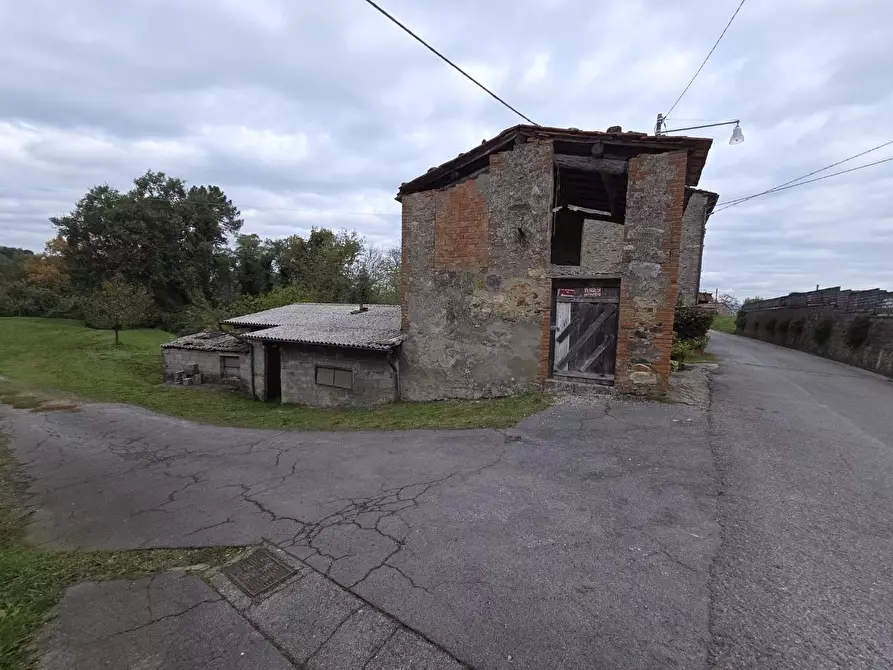 Immagine 1 di Deposito in vendita  a Capannori