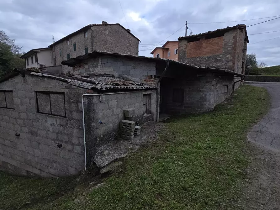 Immagine 2 di Deposito in vendita  a Capannori