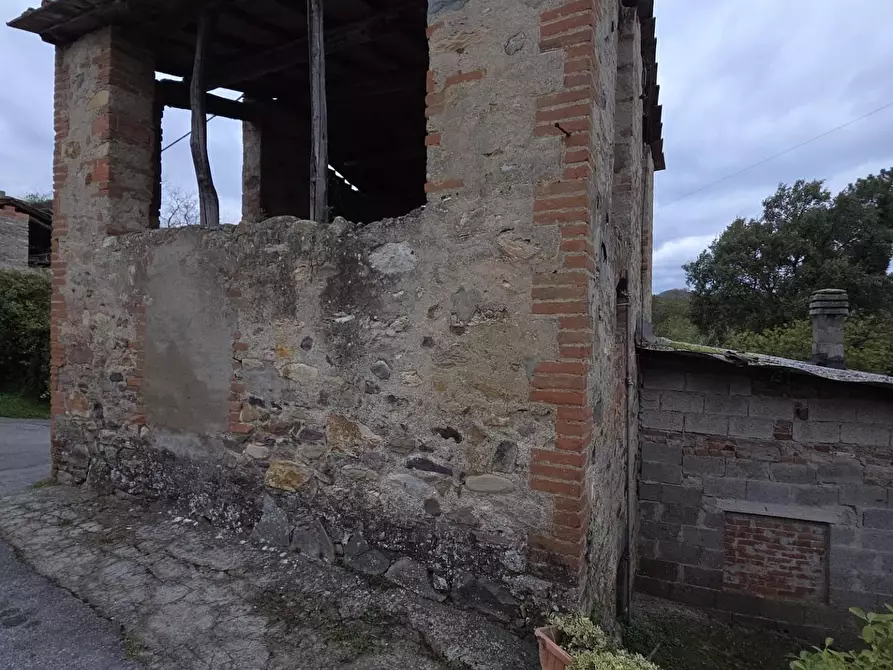 Immagine 6 di Deposito in vendita  a Capannori