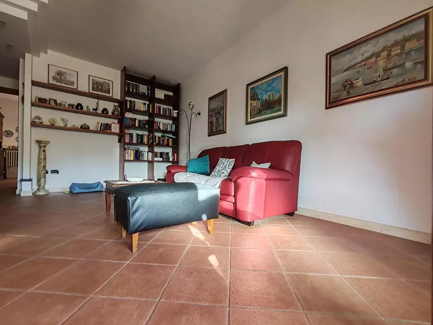 Immagine 4 di Appartamento in vendita  a Massa