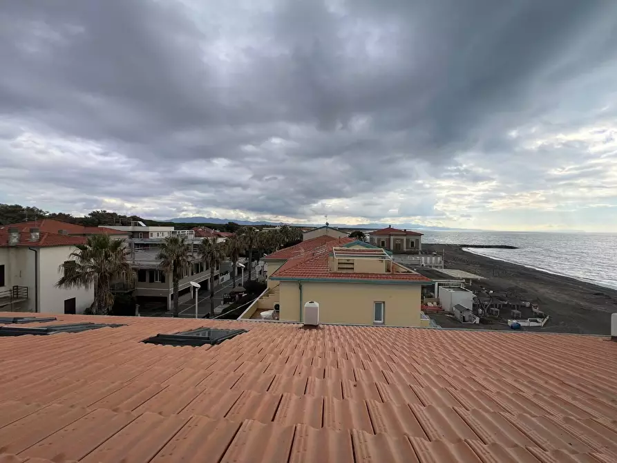 Immagine 10 di Mansarda in vendita  a Cecina