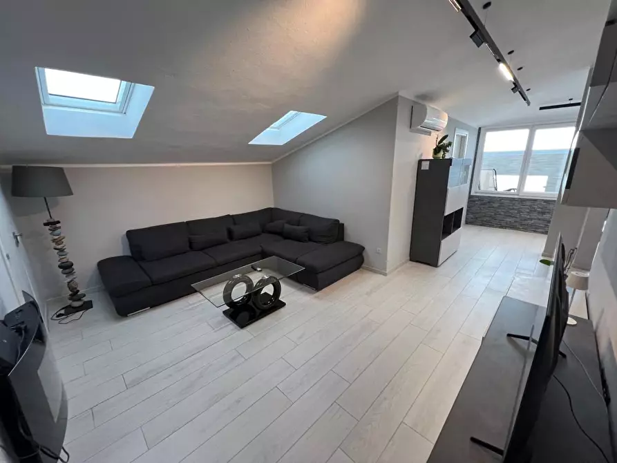 Immagine 32 di Mansarda in vendita  a Cecina