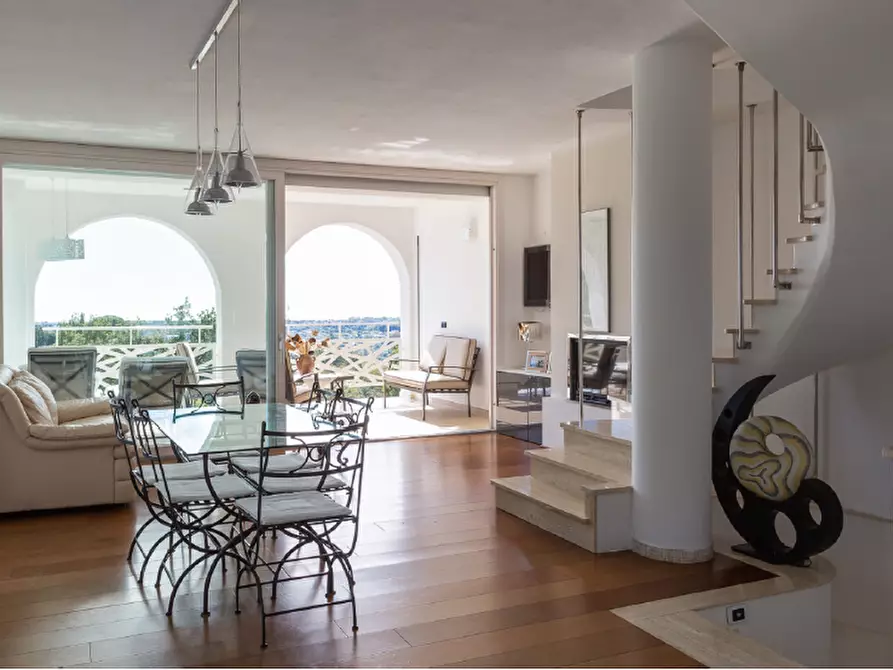 Immagine 5 di Villa in vendita  a Carrara