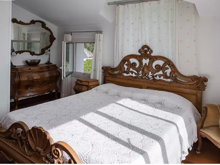 Immagine 9 di Villa in vendita  a Carrara