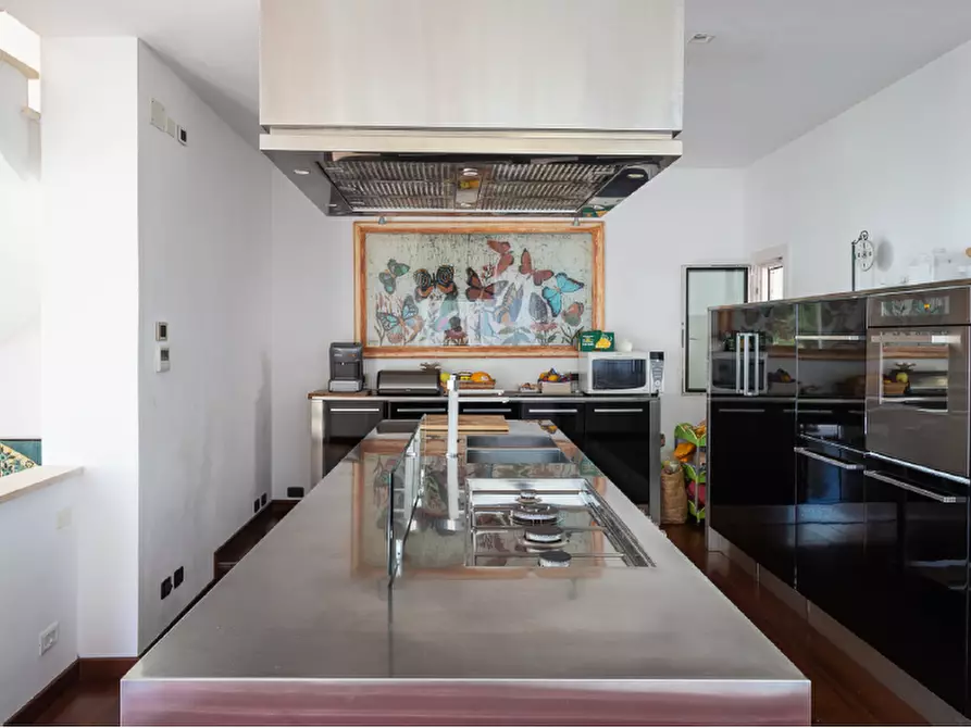 Immagine 6 di Villa in vendita  a Carrara