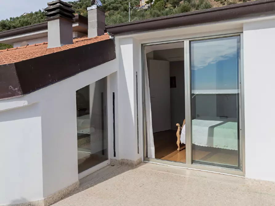 Immagine 10 di Villa in vendita  a Carrara