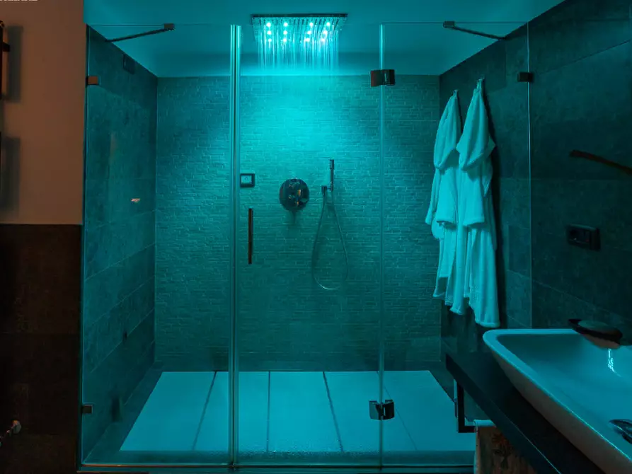 Immagine 33 di Villa in vendita  a Carrara