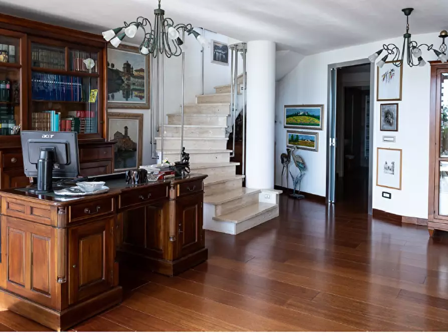 Immagine 15 di Villa in vendita  a Carrara