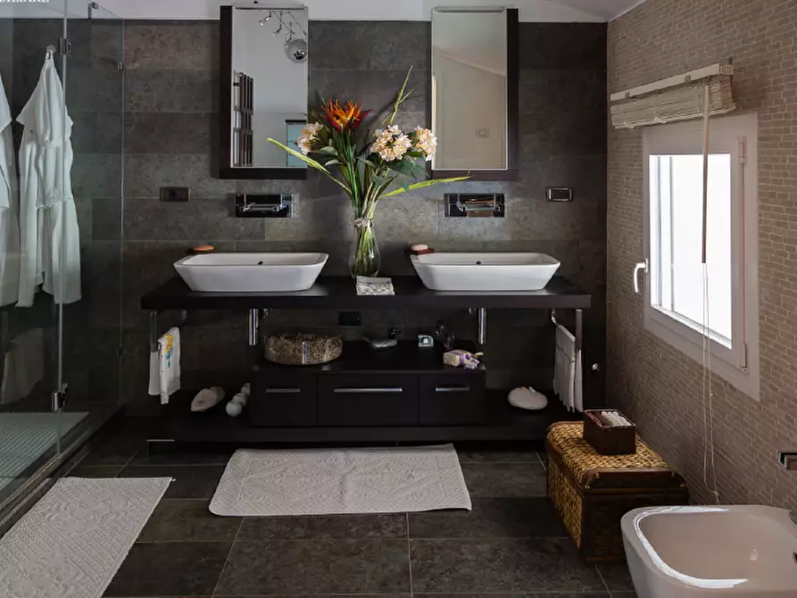 Immagine 13 di Villa in vendita  a Carrara