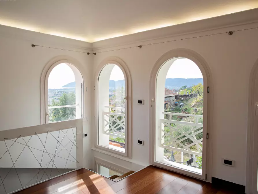 Immagine 30 di Villa in vendita  a Carrara