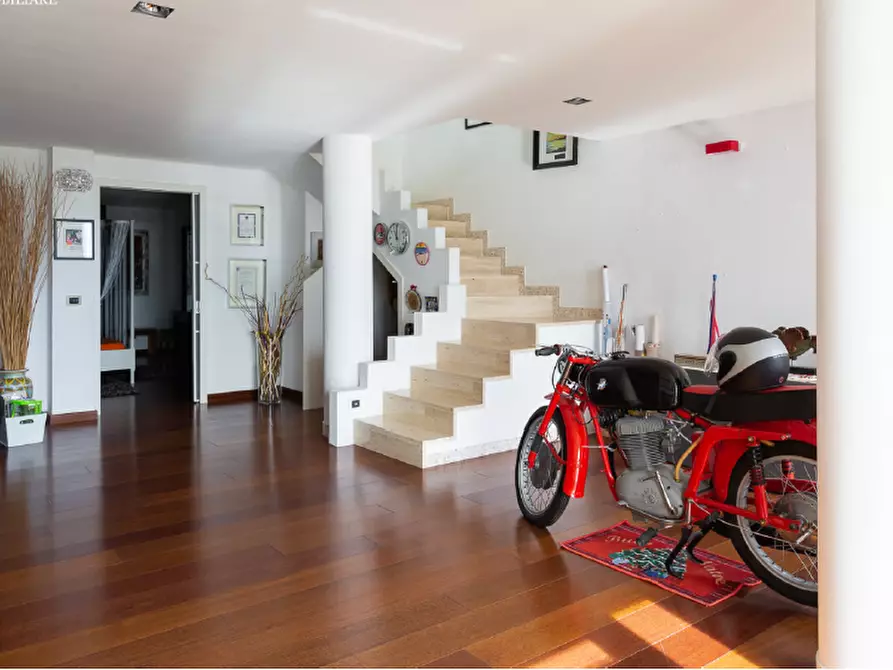 Immagine 19 di Villa in vendita  a Carrara