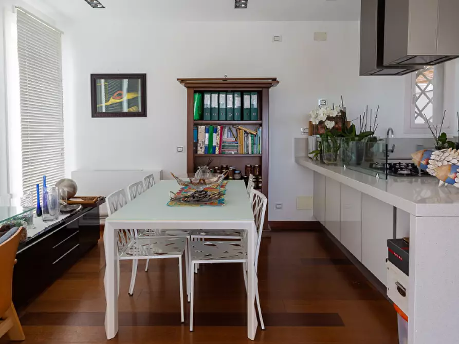 Immagine 31 di Villa in vendita  a Carrara