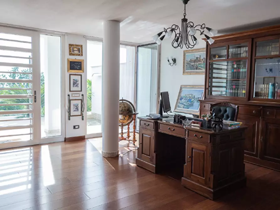 Immagine 14 di Villa in vendita  a Carrara