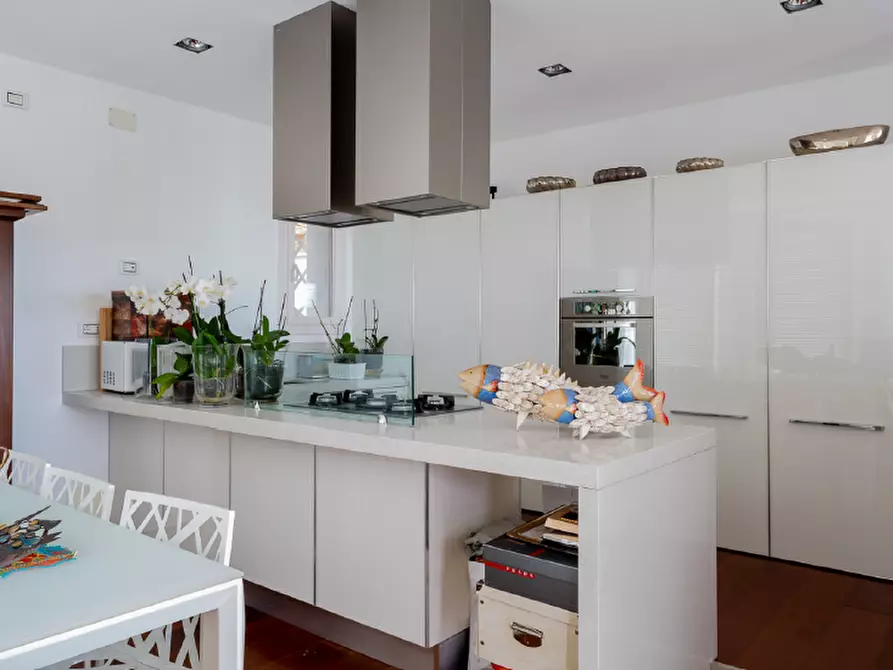 Immagine 24 di Villa in vendita  a Carrara