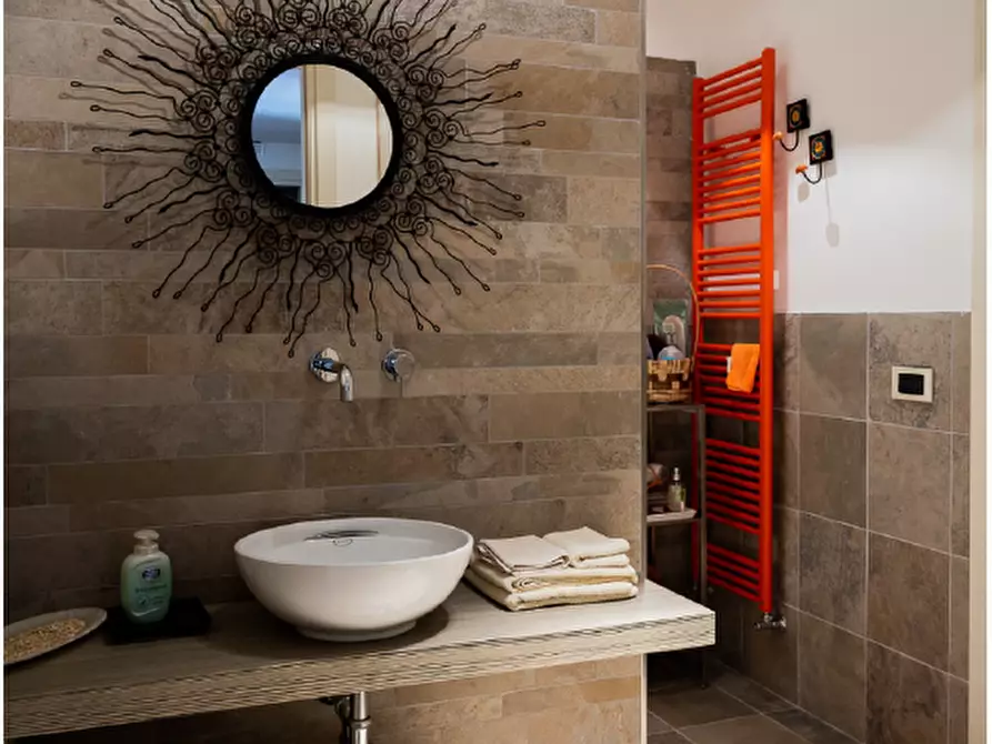 Immagine 22 di Villa in vendita  a Carrara