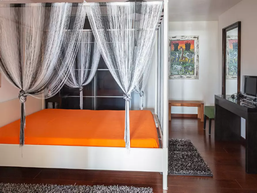 Immagine 18 di Villa in vendita  a Carrara