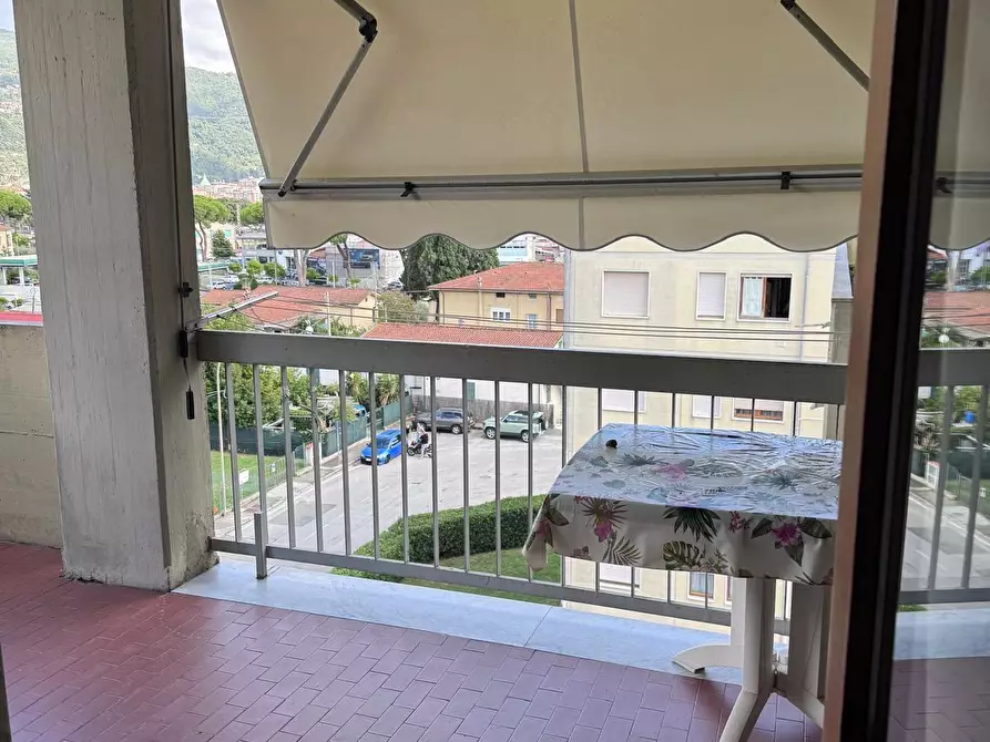 Immagine 1 di Appartamento in vendita  a Massa