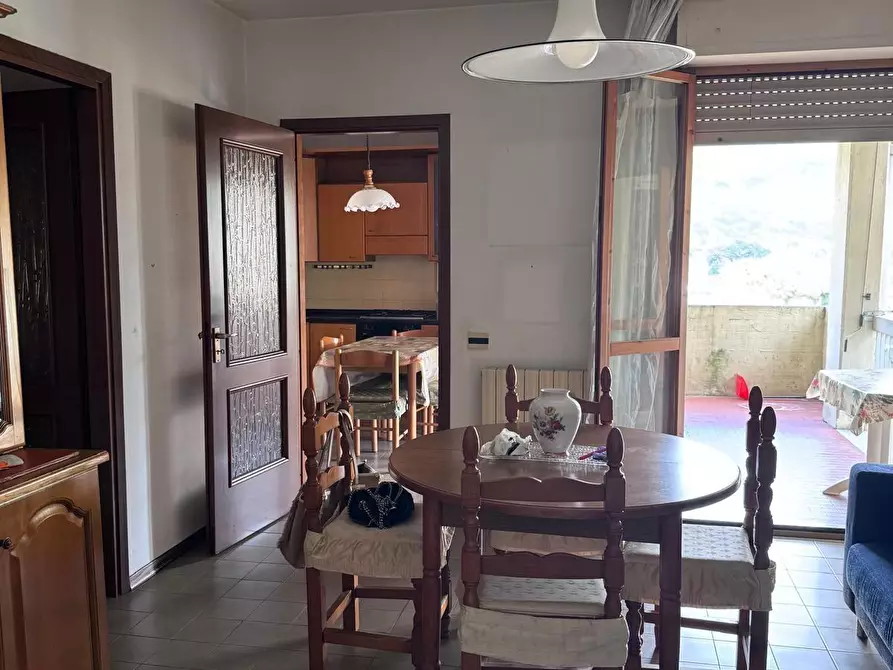 Immagine 2 di Appartamento in vendita  a Massa