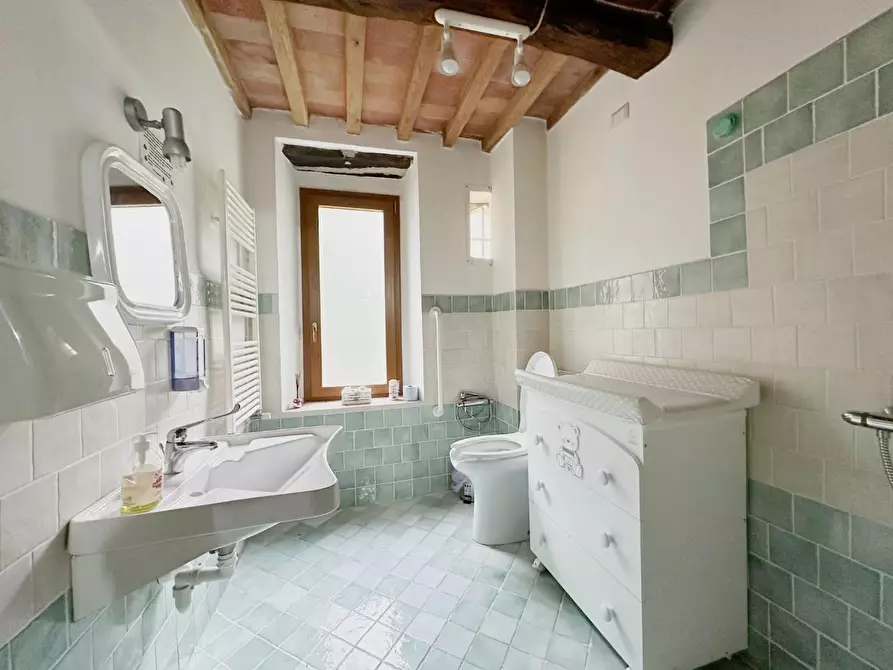 Immagine 10 di Casa colonica in vendita  a Marliana