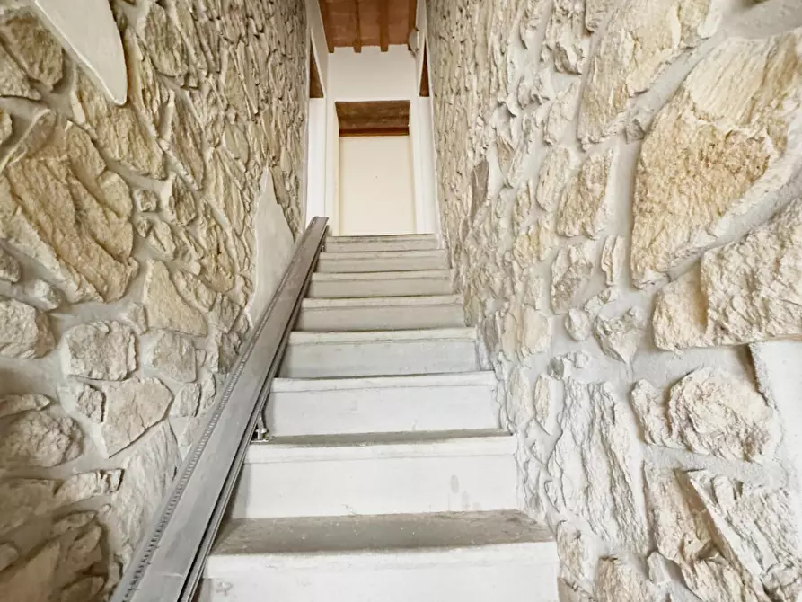 Immagine 15 di Casa colonica in vendita  a Marliana