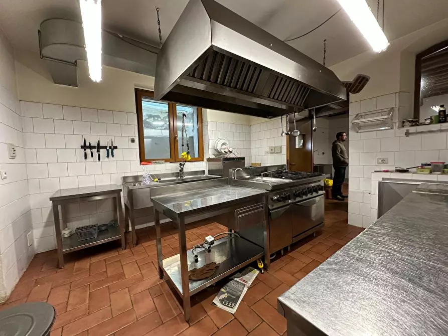 Immagine 12 di Casa colonica in vendita  a Marliana