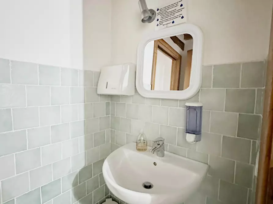 Immagine 11 di Casa colonica in vendita  a Marliana