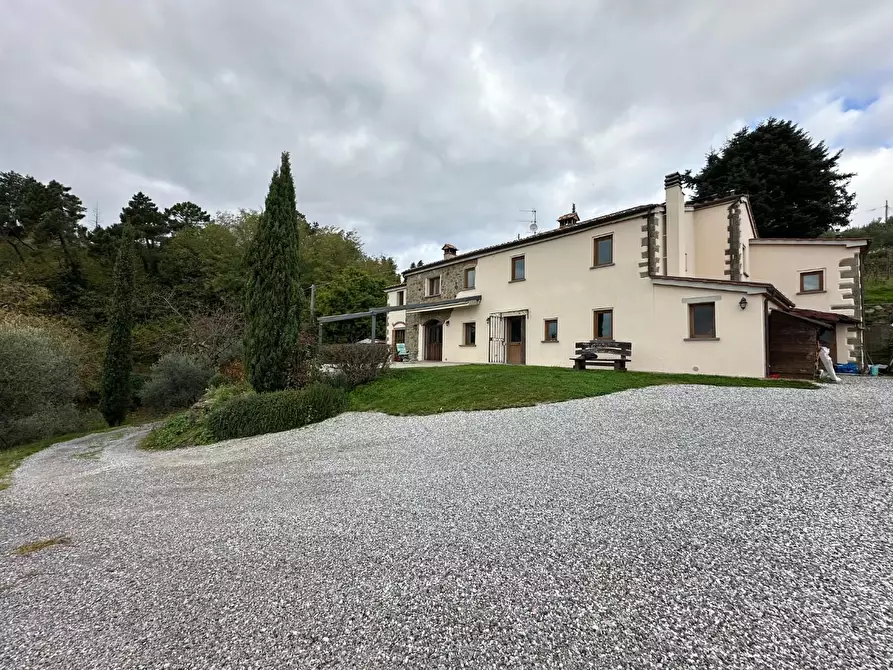 Immagine 1 di Casa colonica in vendita  a Marliana