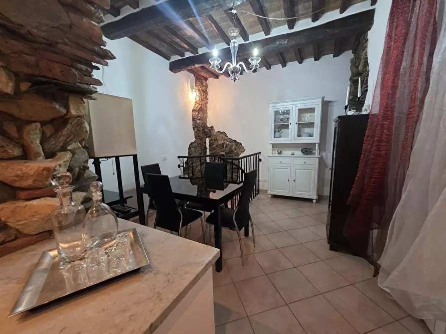 Immagine 10 di Appartamento in vendita  a Carrara