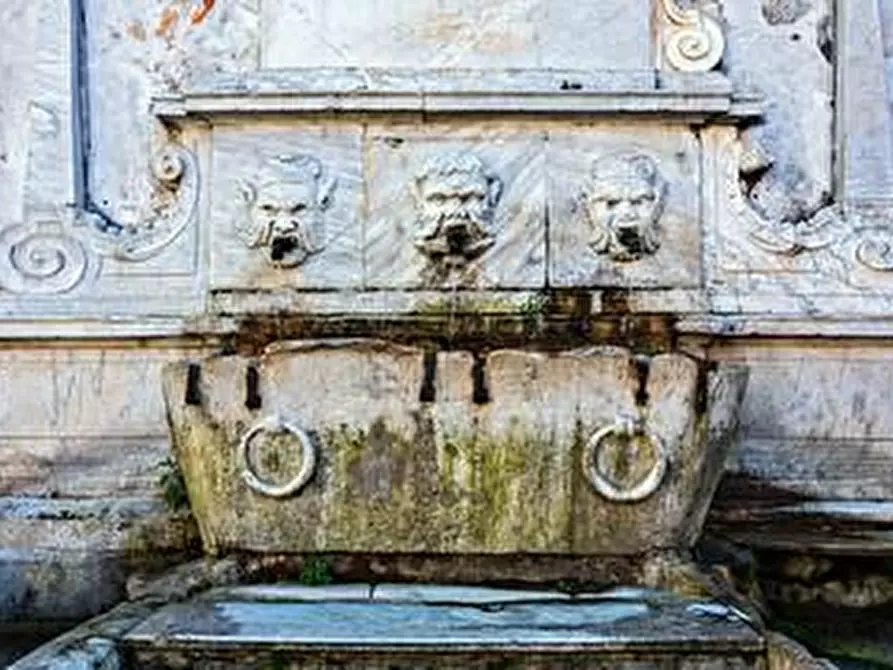 Immagine 22 di Appartamento in vendita  a Carrara