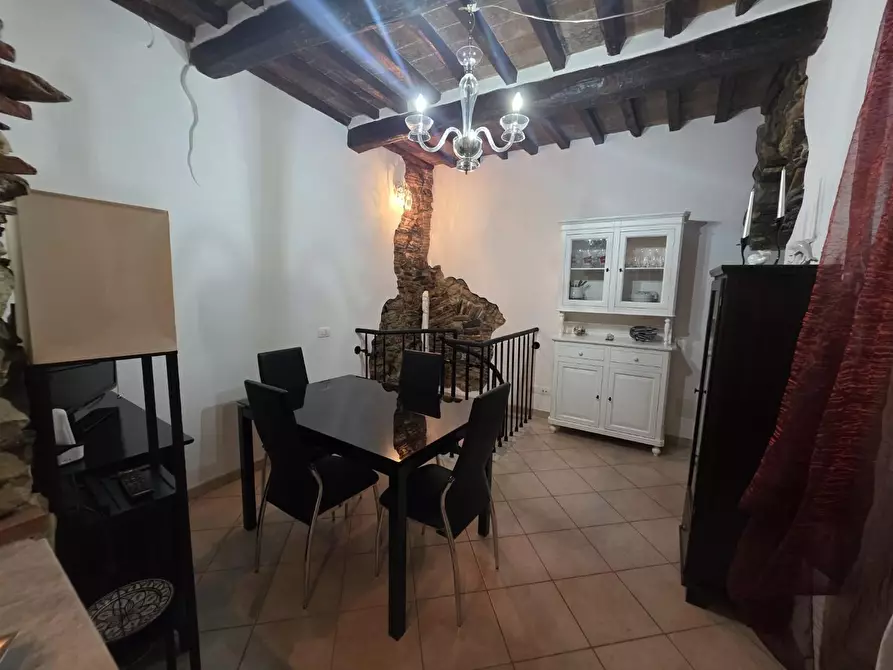 Immagine 5 di Appartamento in vendita  a Carrara