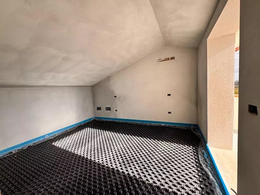 Immagine 7 di Casa trifamiliare in vendita  a Pontedera