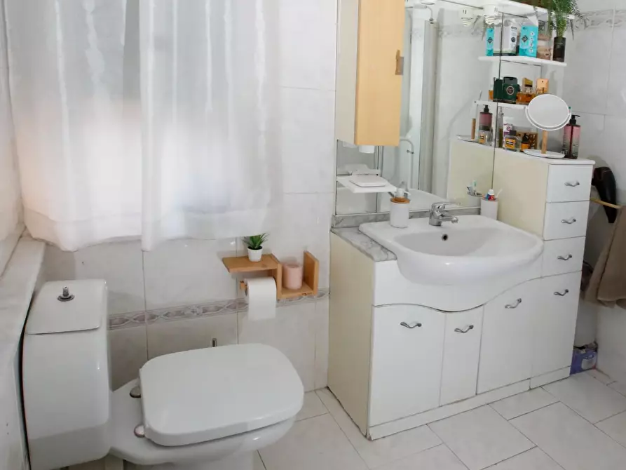 Immagine 21 di Appartamento in vendita  a Livorno