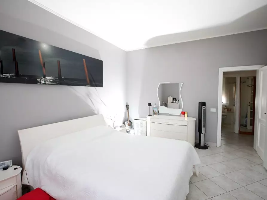 Immagine 15 di Appartamento in vendita  a Livorno