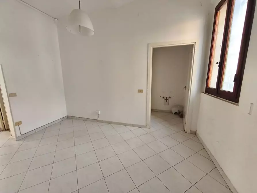 Immagine 3 di Ufficio in affitto  a Palaia