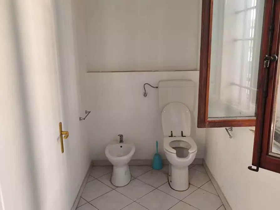 Immagine 9 di Ufficio in affitto  a Palaia