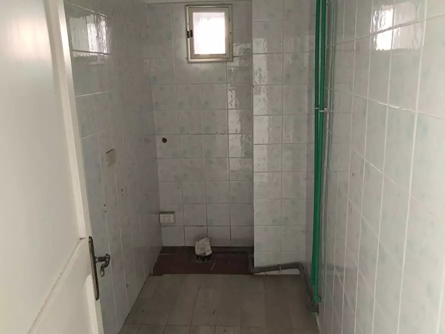 Immagine 10 di Ufficio in affitto  a Palaia