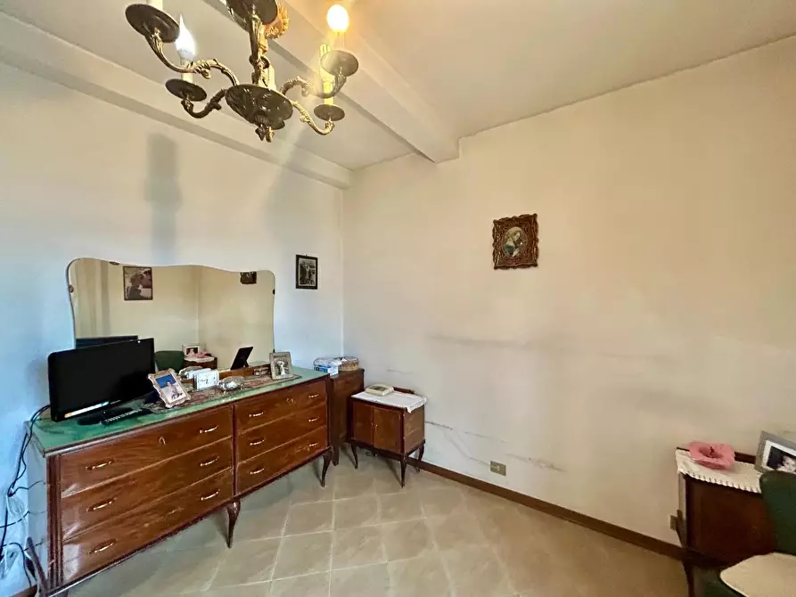 Immagine 11 di Appartamento in vendita  a Siena