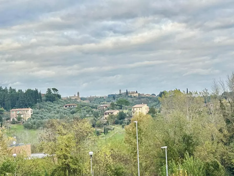 Immagine 9 di Appartamento in vendita  a Siena