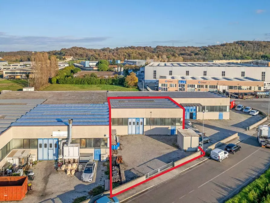 Immagine 4 di Attività artigianale in vendita  a Calcinaia