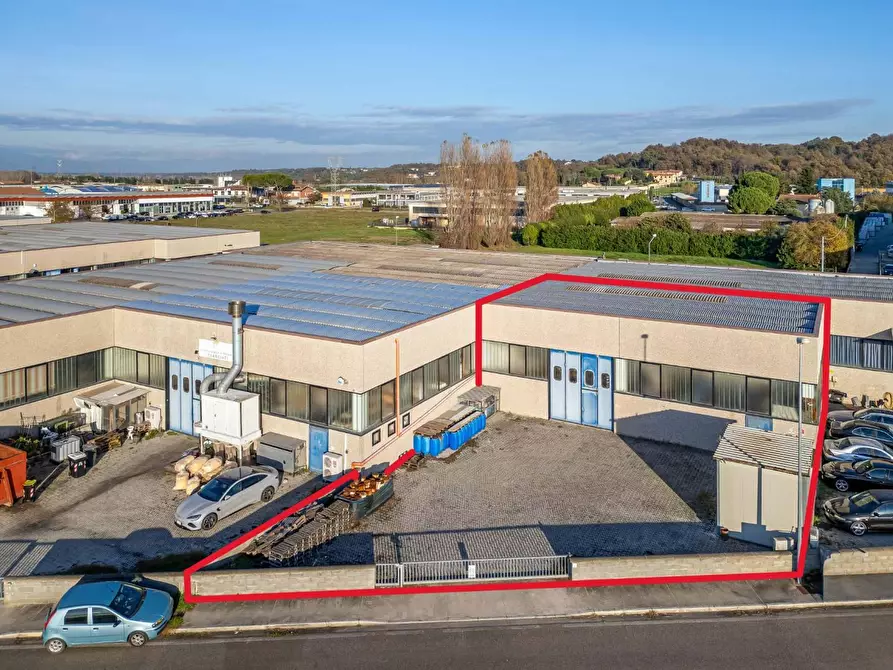 Immagine 2 di Attività artigianale in vendita  a Calcinaia