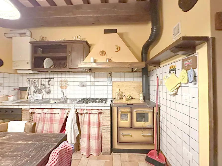 Immagine 5 di Rustico / casale in vendita  a Pescia