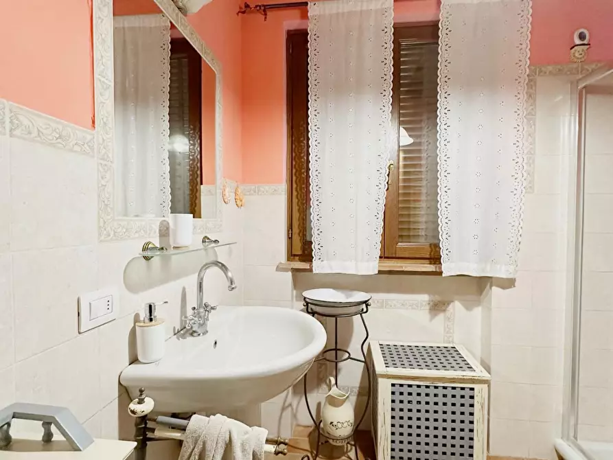 Immagine 12 di Rustico / casale in vendita  a Pescia