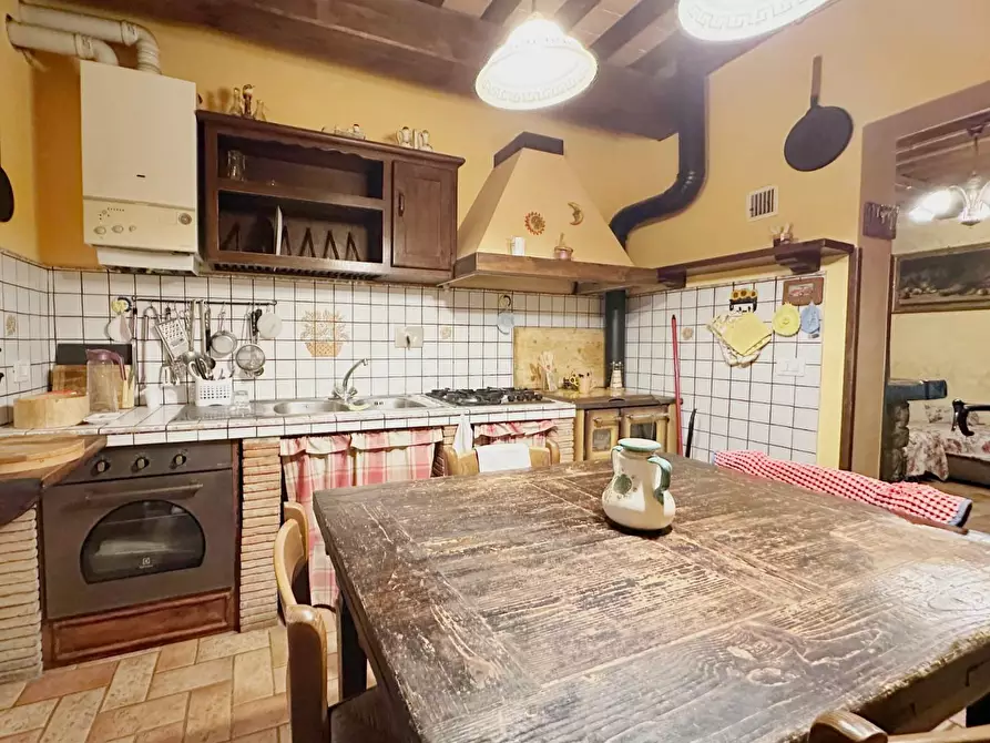 Immagine 4 di Rustico / casale in vendita  a Pescia