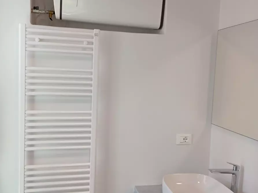 Immagine 10 di Appartamento in affitto  a Carrara