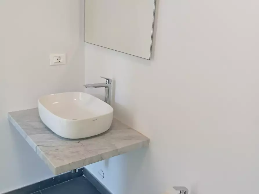 Immagine 12 di Appartamento in affitto  a Carrara