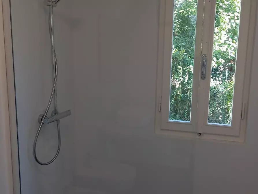 Immagine 11 di Appartamento in affitto  a Carrara